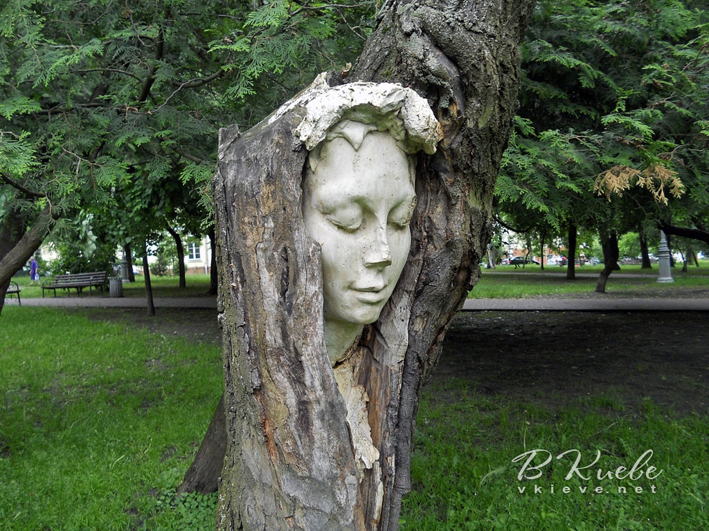 Мавка в сквере Чкалова Киев