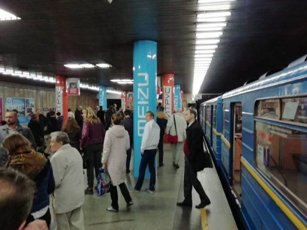 В Киеве остановилась "синяя" ветка метро