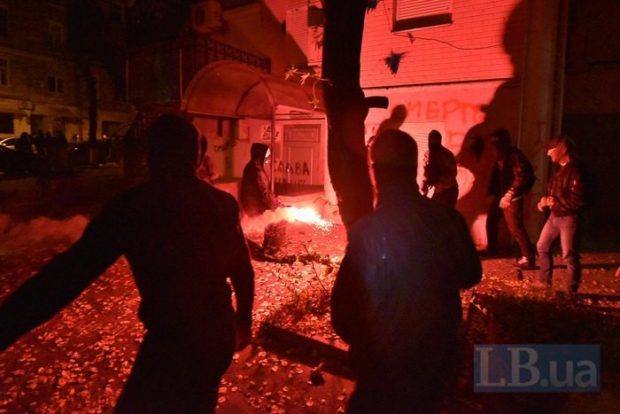 В Киеве розгромили офис Медвечука