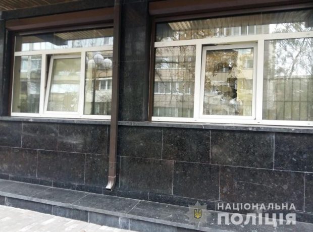 Житель Винницы кидал камни в окна ГПУ