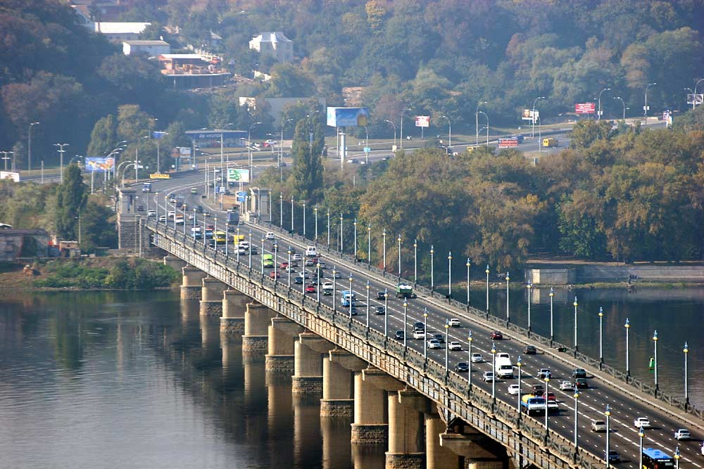 Движение транспорта по мосту Патона в обоих направлениях будет закрыто