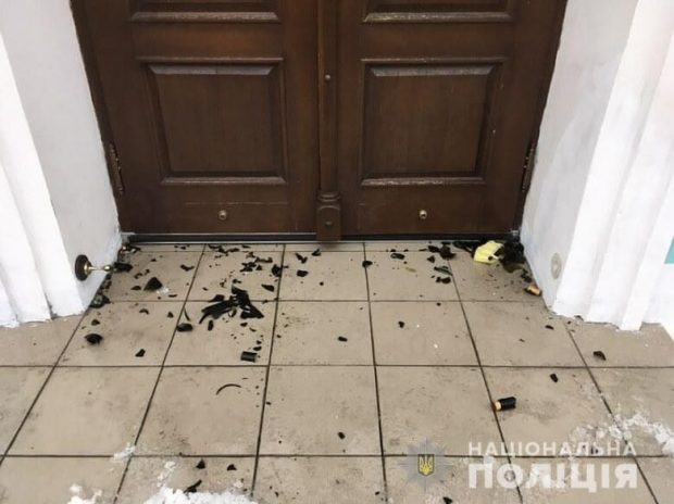 Андреевскую церковь забросали коктейлями Молотова