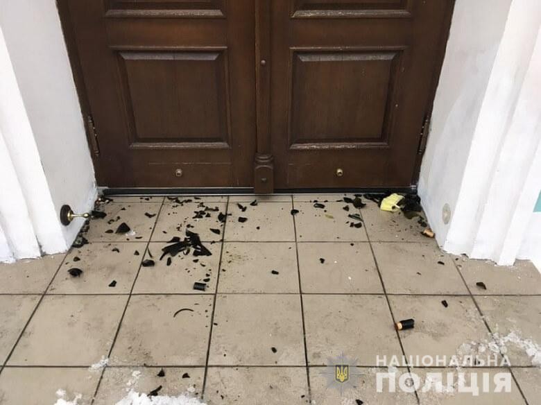 Андреевскую церковь забросали коктейлями Молотова