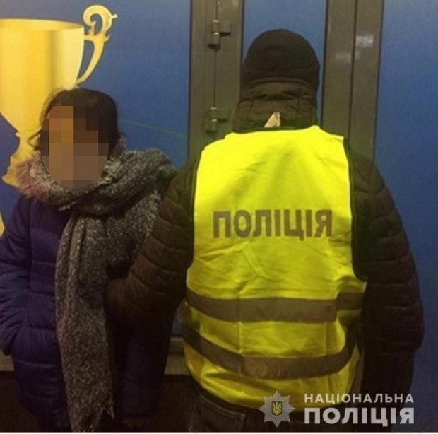 На столичном вокзале задержали группу цыганок, которые грабили людей
