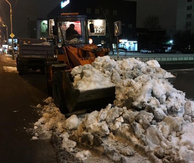 За выходные со столицы вывезли 5350 тонн снега