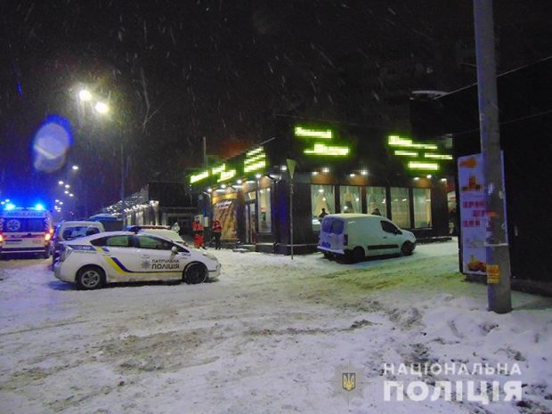 В столичном кафе подрались посетитель и охранник: мужчину забрала "скорая"