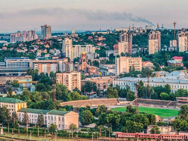 В Соломенском районе восстановят детский сад, а в Дарницком - отремонтируют стадион школы