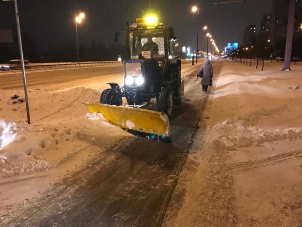 В течение ночи в столице работали 406 единиц снегоуборочной и вспомогательной техники