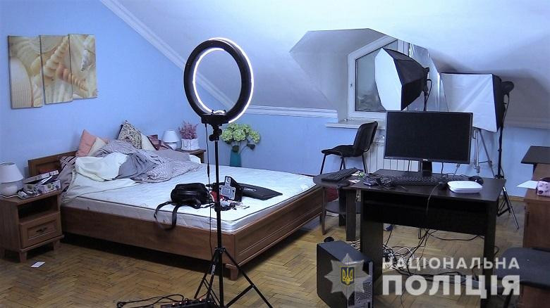 В Киеве прикрыли интернет-порностудию