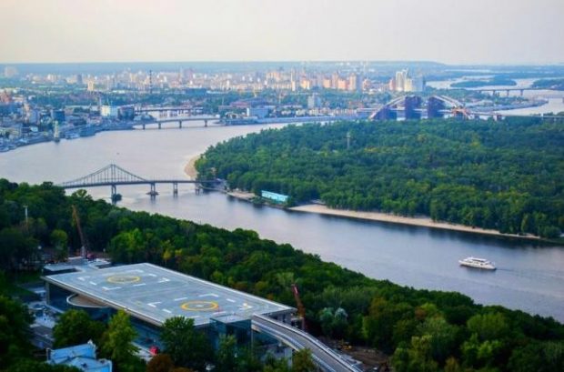 Киев отстаивает вертолетную площадку, которую через суды пытаются вернуть команде Януковича, - КГГА