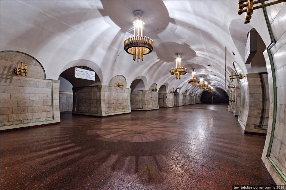 Правительство остановило работу метро и отменило железнодорожное и автобусное сообщение между областями