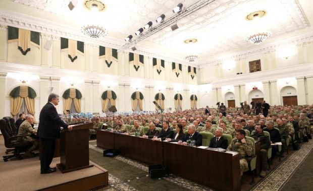 Кремль готовится к реальному удару - Порошенко
