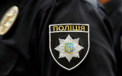 На Київщині жінка ударила поліцейського палицею під час перевірки документів