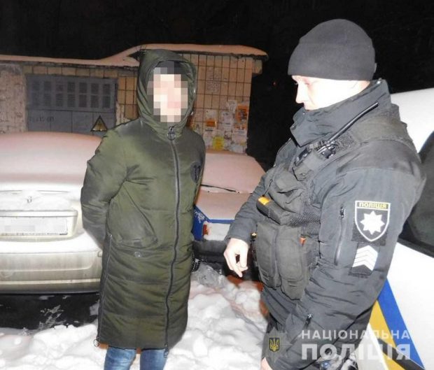 В Киеве прохожие помогли полицейским задержать уличного грабителя