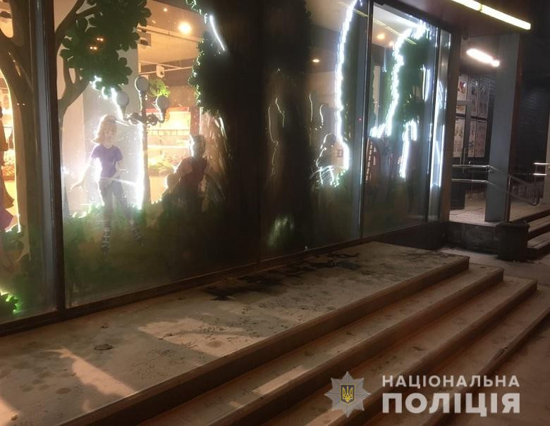 В Киеве снова пытались сжечь магазин Roshen