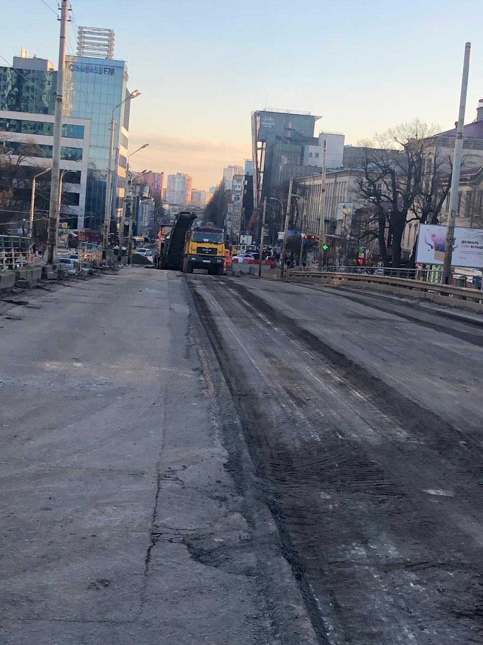 На Шулявском мосту продолжаются работы по демонтажу