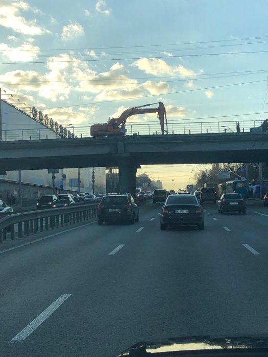 На Шулявском мосту продолжаются работы по демонтажу