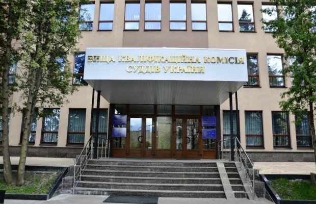 В Киеве облили зеленкой судью из Харьковщины