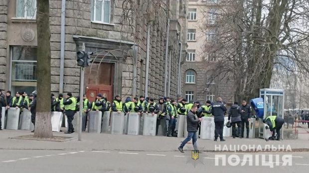 На охрану правопорядка во время акций в Киеве заступило три тысячи правоохранителей