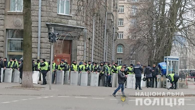 На охрану правопорядка во время акций в Киеве заступило три тысячи правоохранителей