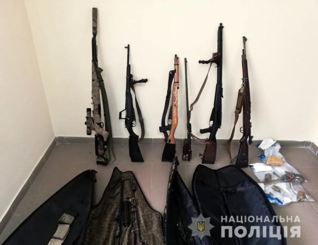 В Киеве задержали группу лиц за сбыт оружия в столице