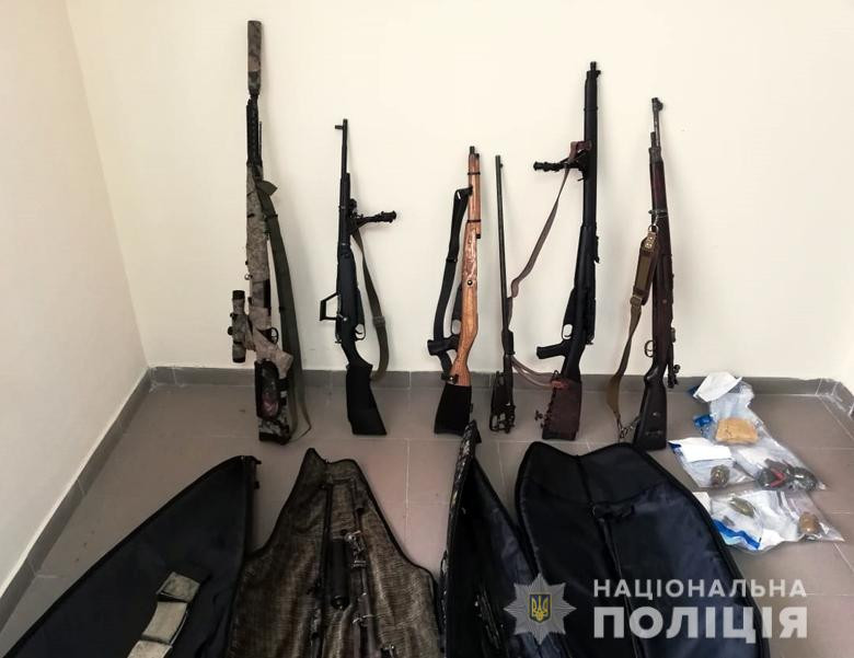 В Киеве задержали группу лиц за сбыт оружия в столице