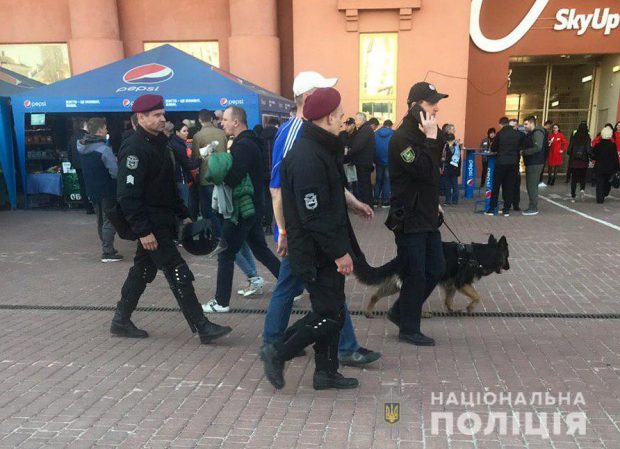 Харьковская полиция нашла наркотики в фанатов киевского "Динамо"