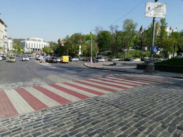 «Киевавтодор» начал обустройство и восстановление дорожной разметки