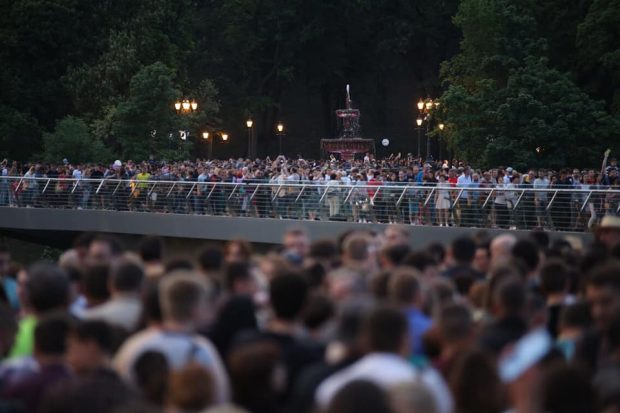 В Киеве открыли новый велосипедно-пешеходный мост (фото)