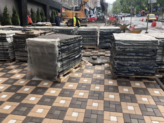 Тротуары на улице Ивана Федорова получили новую цветовую гамму