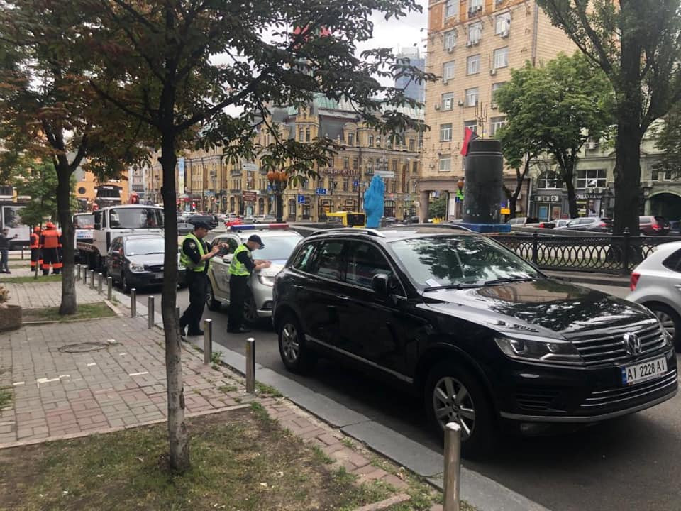 "В Киеве начали эвакуацию авто, припаркованных в запрещенных местах", - Кличко