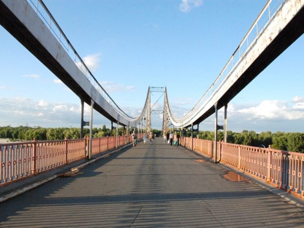 На Парковом пешеходном мосту на Труханов остров ограничат движение