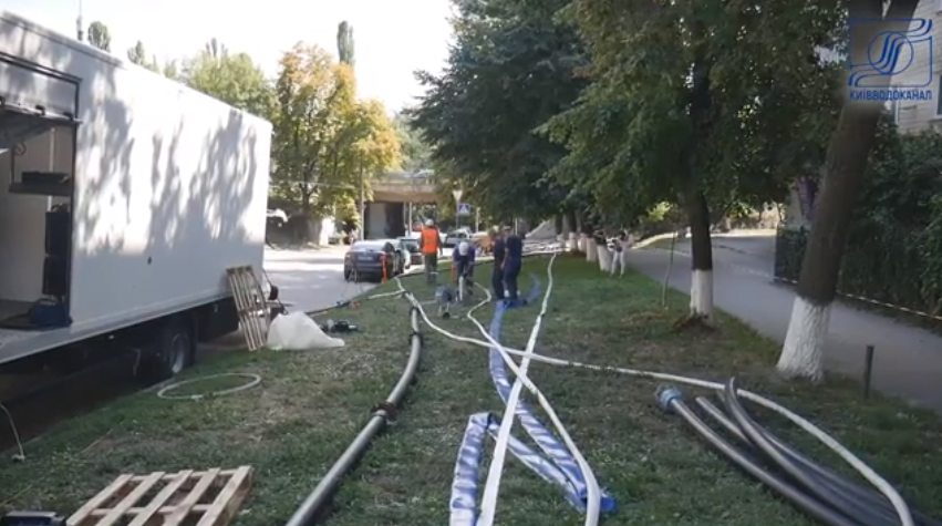 На одном из столичных коллекторов заменили 32 метра поврежденного участка