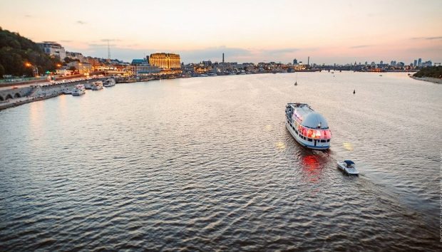 прогулка на теплоходе в киеве