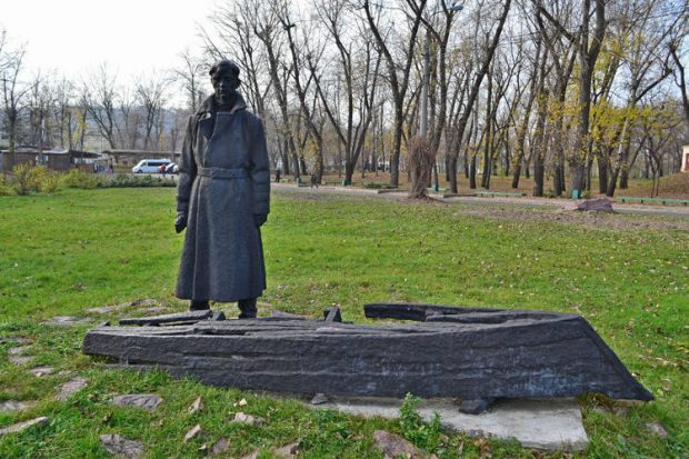 Памятник трухановцам и поселку 
