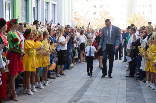 Кличко открыл новую самую большую и самую современную школу в Украине