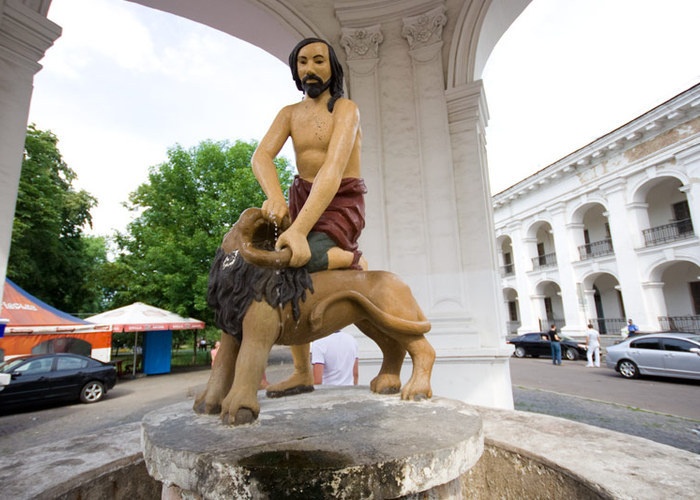 Фонтан С