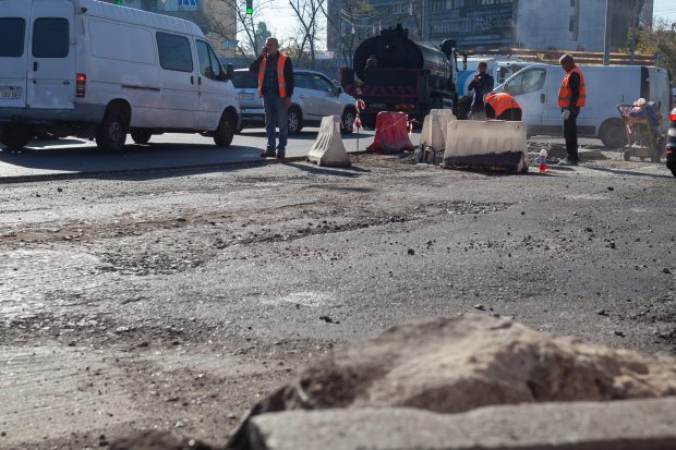 Кличко: в течение недели завершат асфальтирование Дарницкой площади