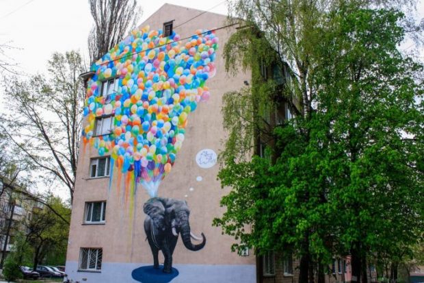 Мурал "Слон и воздушные шары"