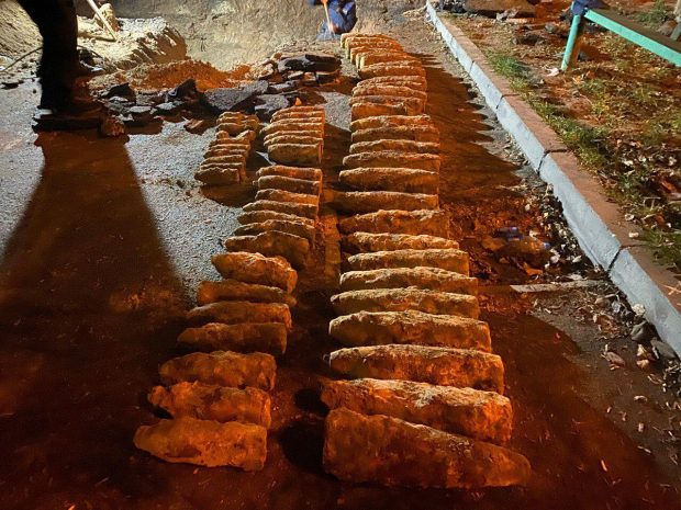 Спасатели показали, как доставали боеприпасы вблизи Шулявского моста