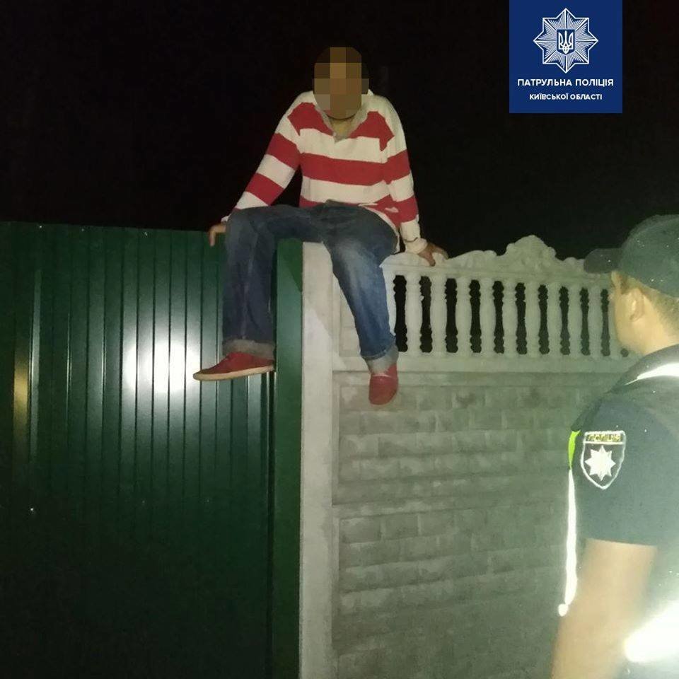 Мужчина на заборе, Киев