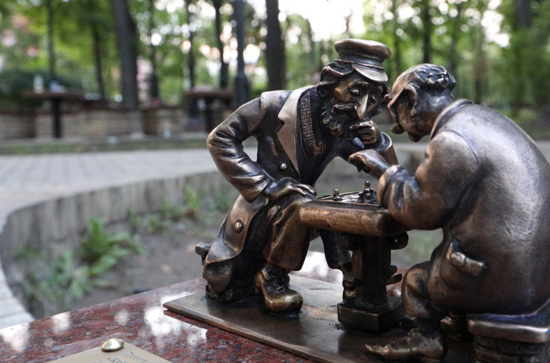 Мини-скульптура "Киевские шахматы"