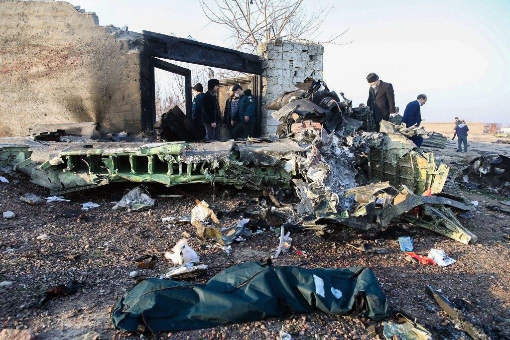 Зеленский: Версия о попадании ракеты в самолет не исключается, но не является подтвержденной