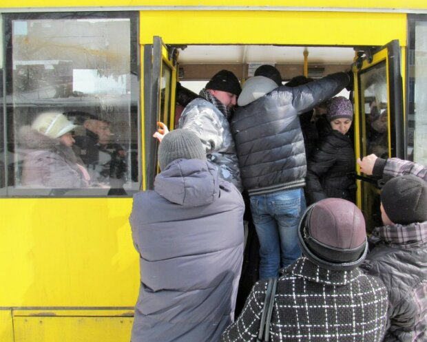 Столичная власть организует развозку медиков и правоохранителей на работу