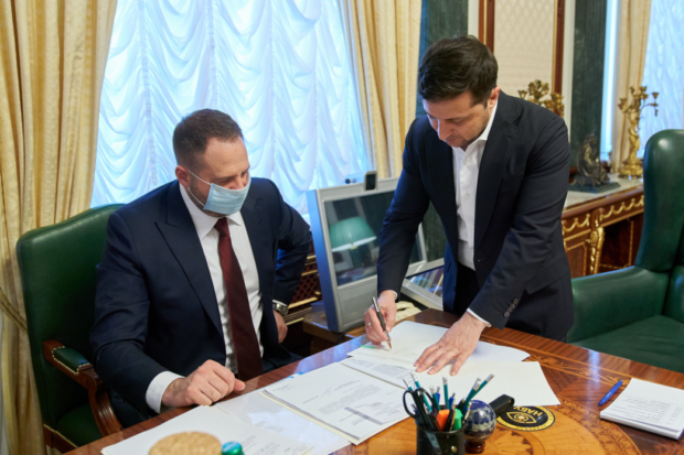 Зеленский подписал закон о рынке земли