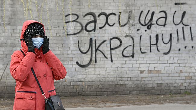 С 6 апреля в Украине запрещается ходить более чем по двое