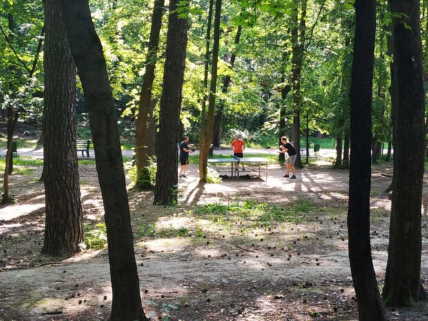 Игра в теннис в парке Рыльского Киев