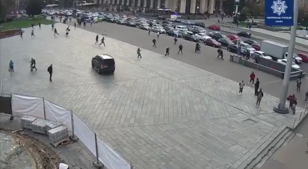 Два человека погибли в результате наезда автомобиля на Майдане Независимости (видео)