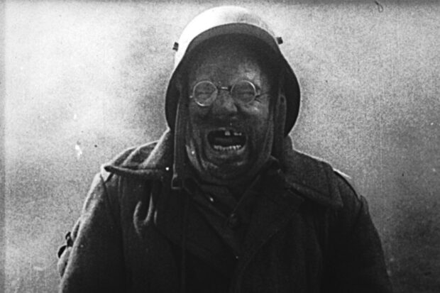 Кадр из фильма "Арсенал"