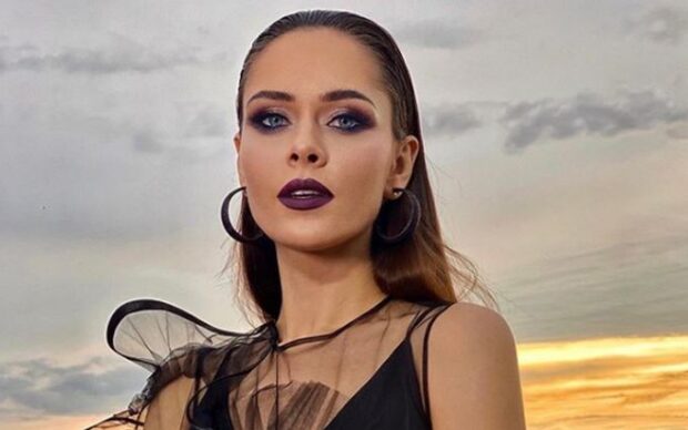 Юлия Санина